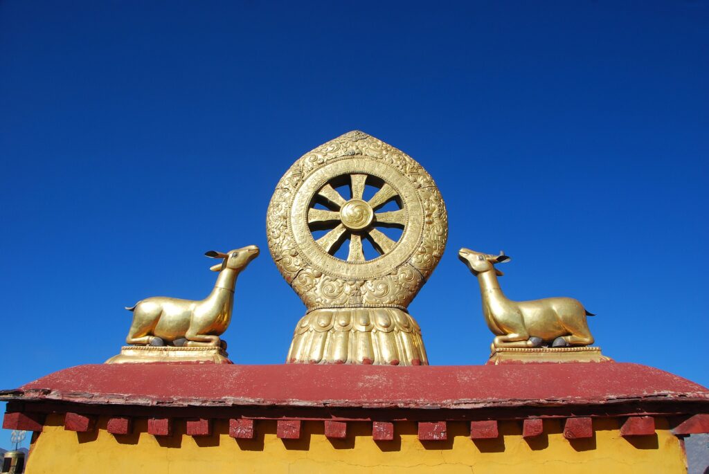 The wheel, dharmachakra, is usually used to represent the Eightfold Path in Theravada Buddhism