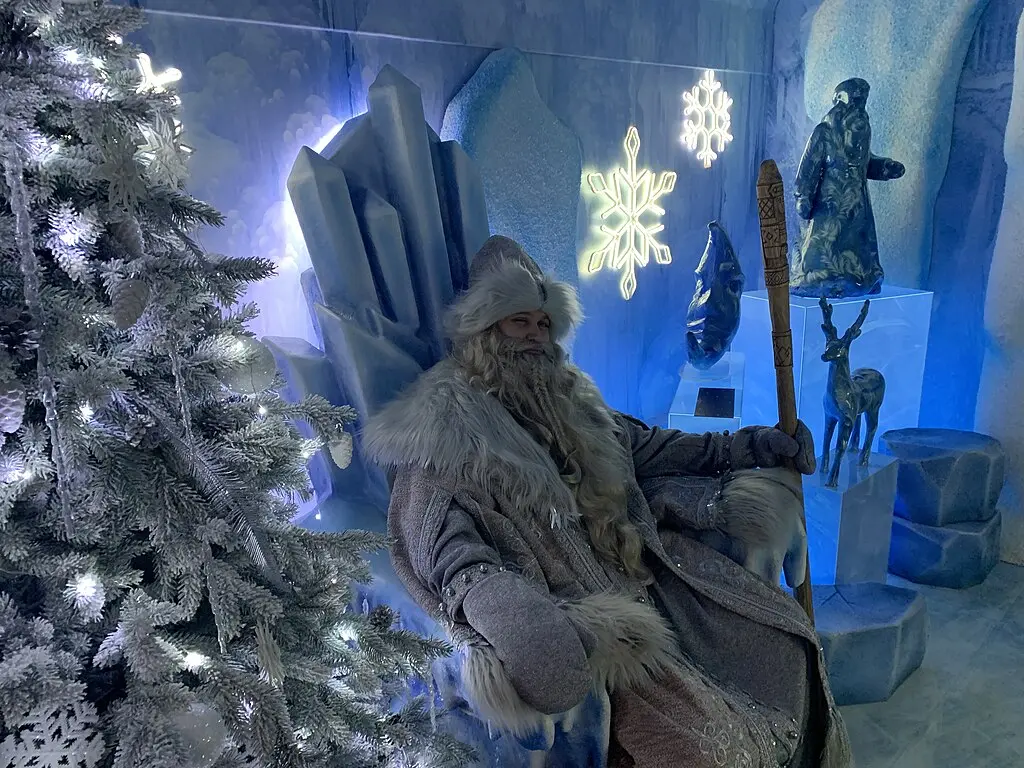 Ded Moroz vs Santa Claus
