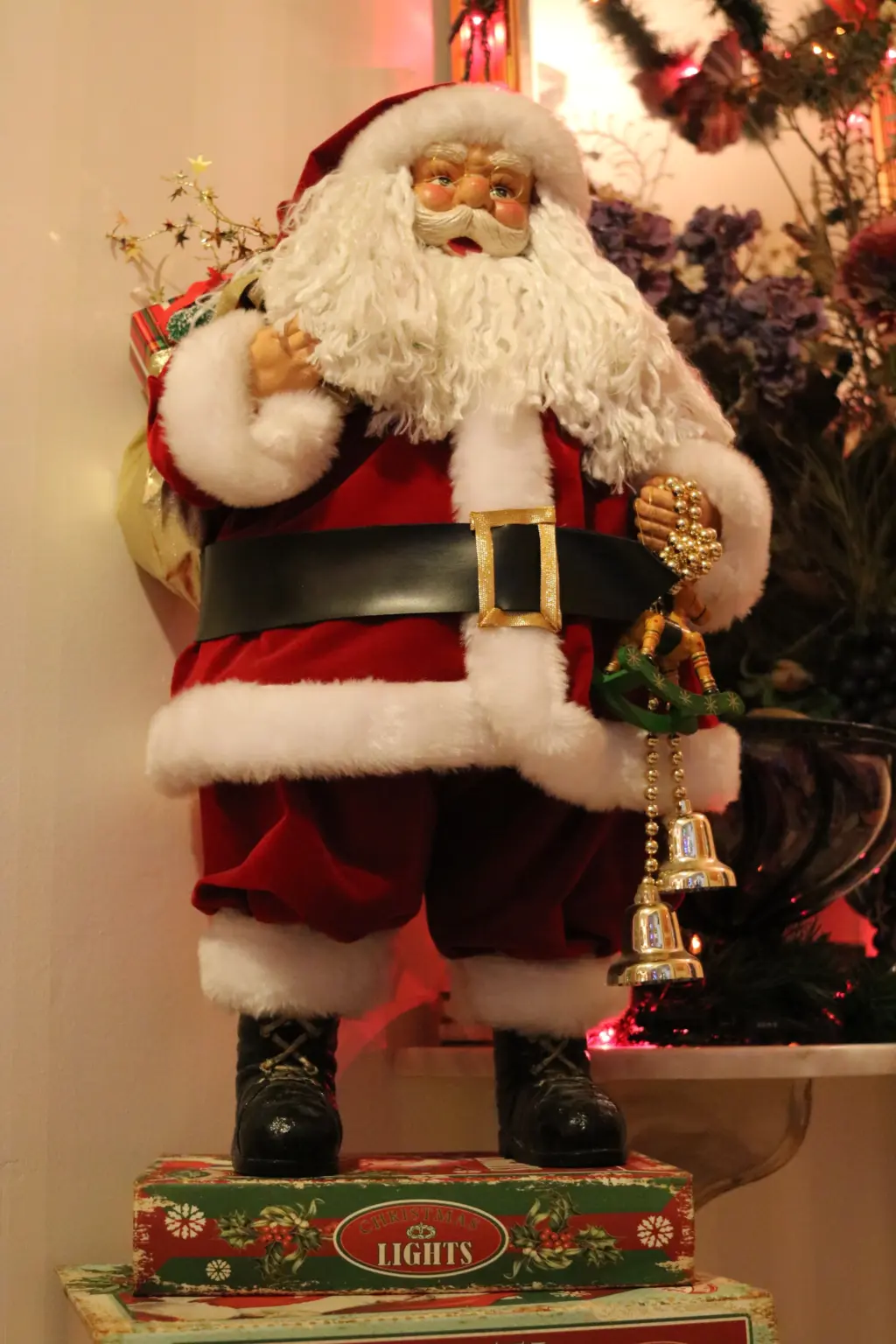 Santa Claus Statue
