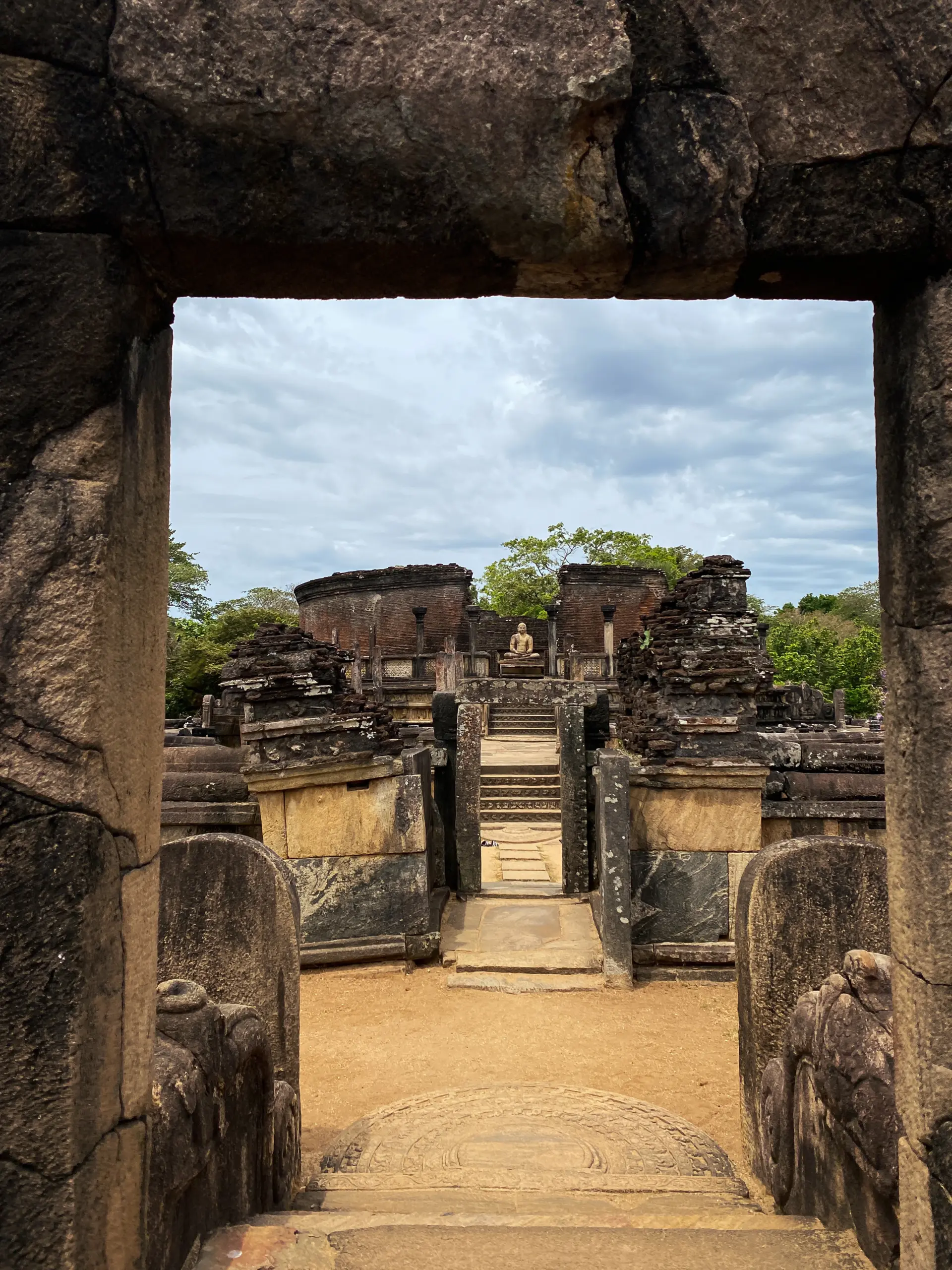 Polonnaruwa Travel Guide