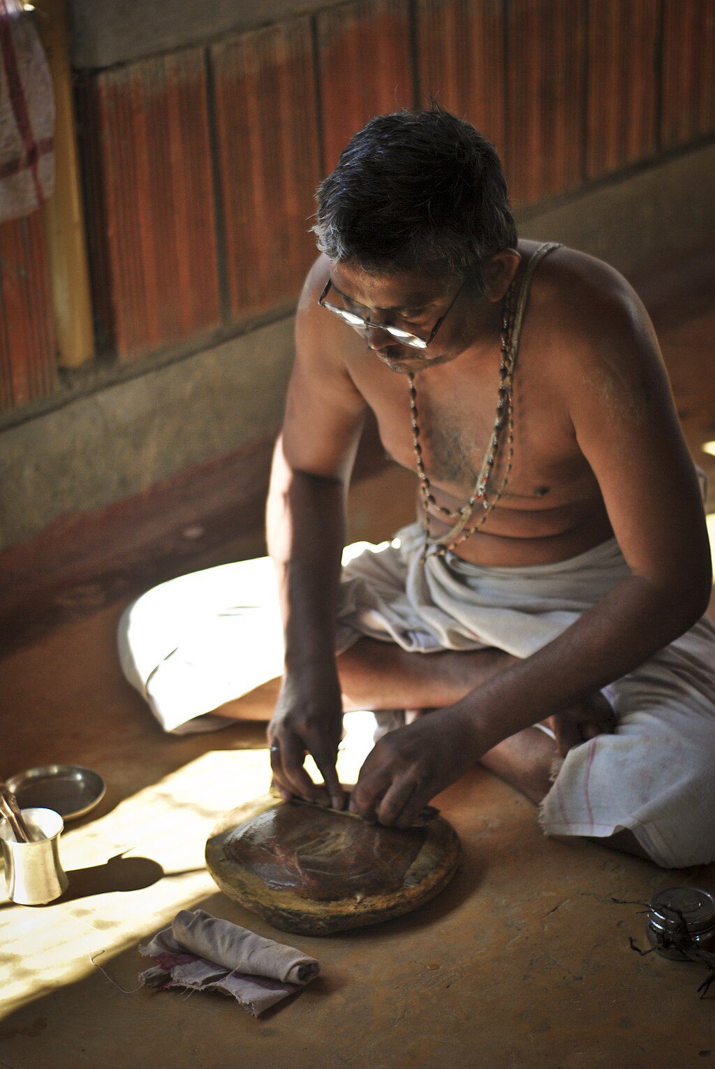 Agarwood vs Sandalwood